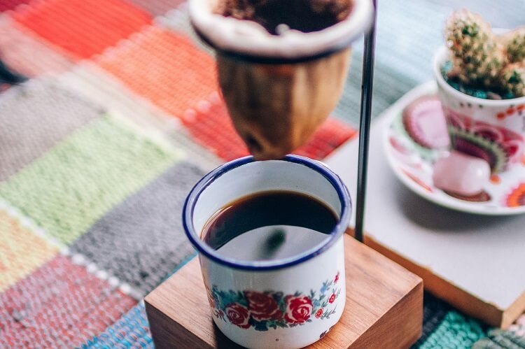 Coador de pano para café xícara esmaltada