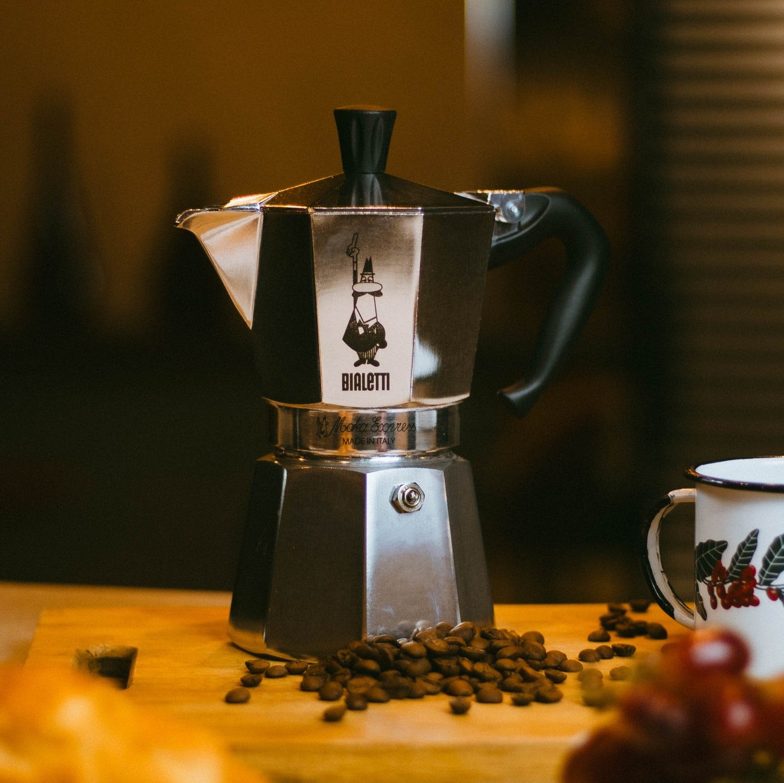 Bialetti Nuova Moka Express - 6 xícaras + Brinde