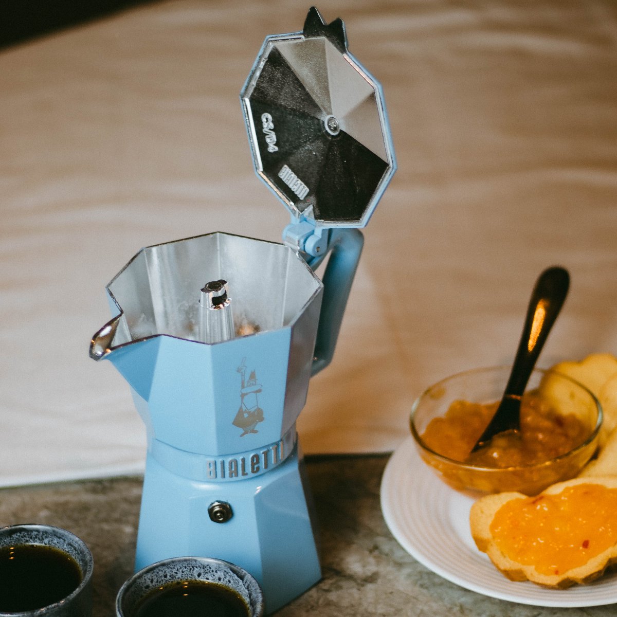 Bialetti Moka Exclusive Azul - 6 xícaras + Brinde