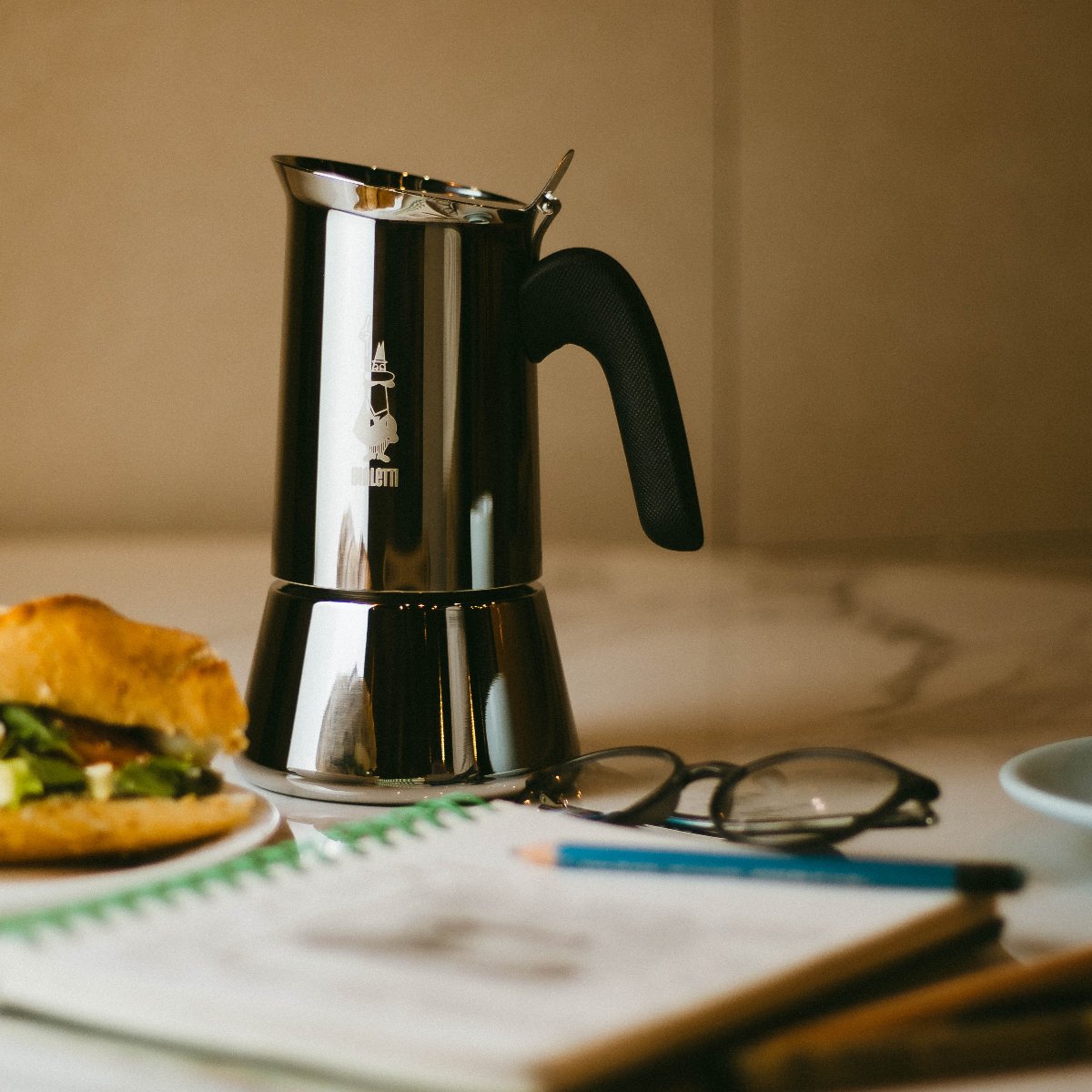 Cafeteira Bialetti aço inox Vênus – 6 xícaras + Brinde