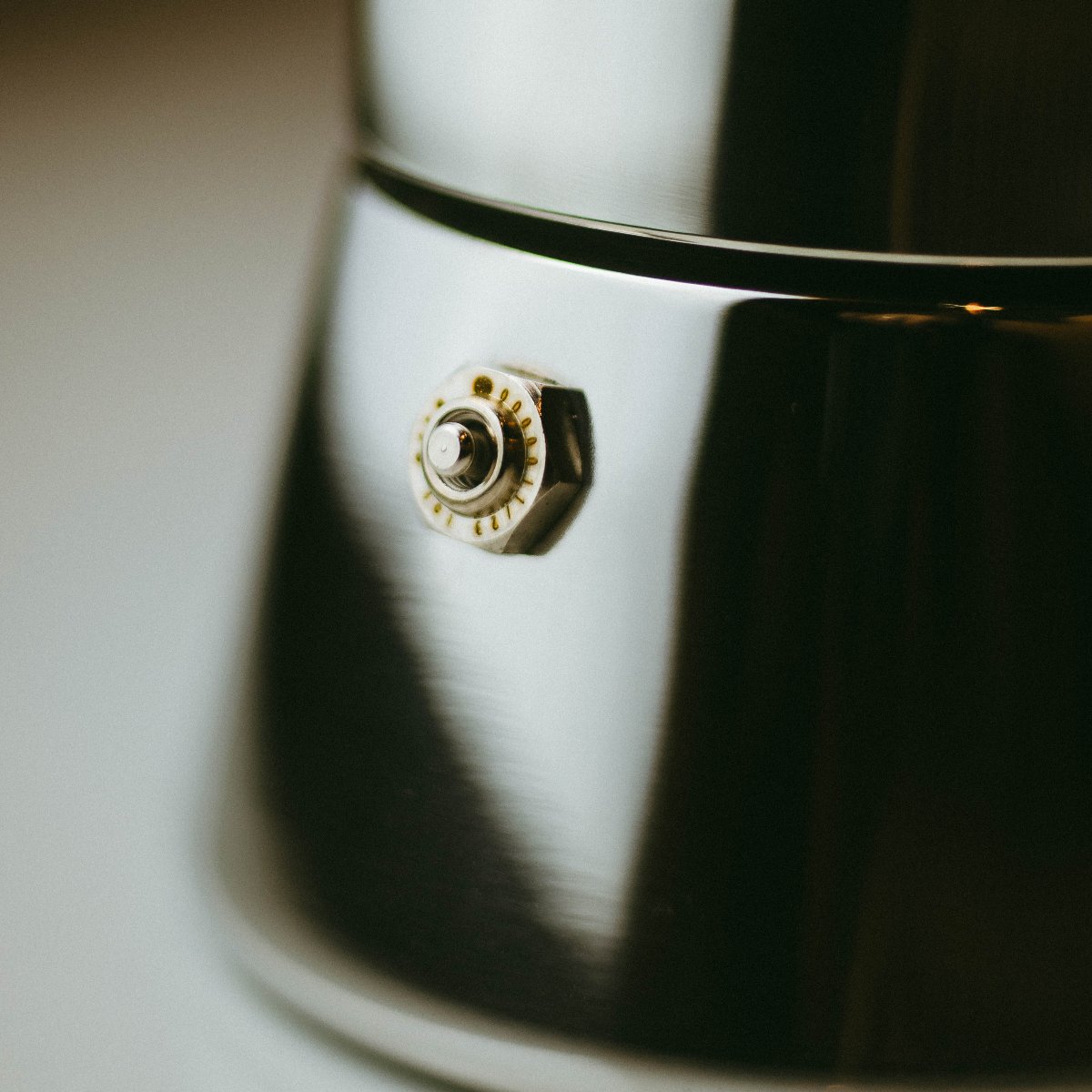 Cafeteira Bialetti aço inox Vênus – 4 xícaras + Brinde