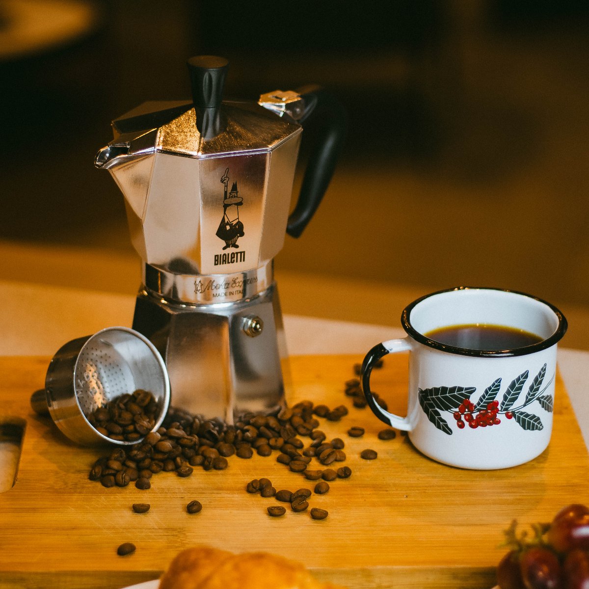 Bialetti Nuova Moka Express - 6 xícaras + Brinde
