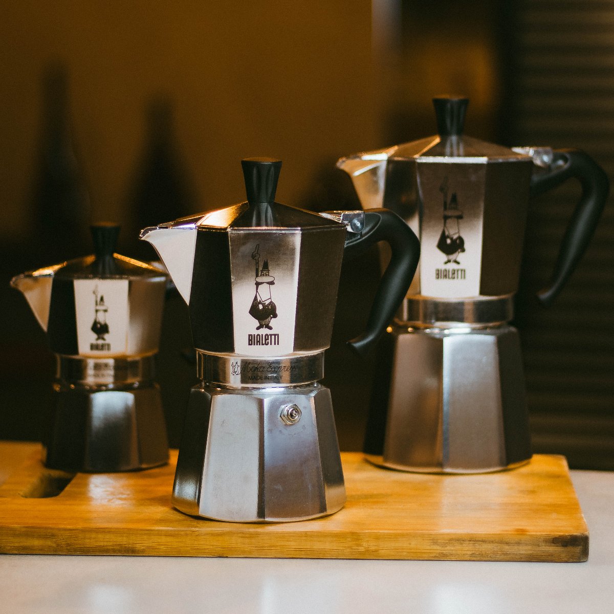 Bialetti Nuova Moka Express - 6 xícaras + Brinde